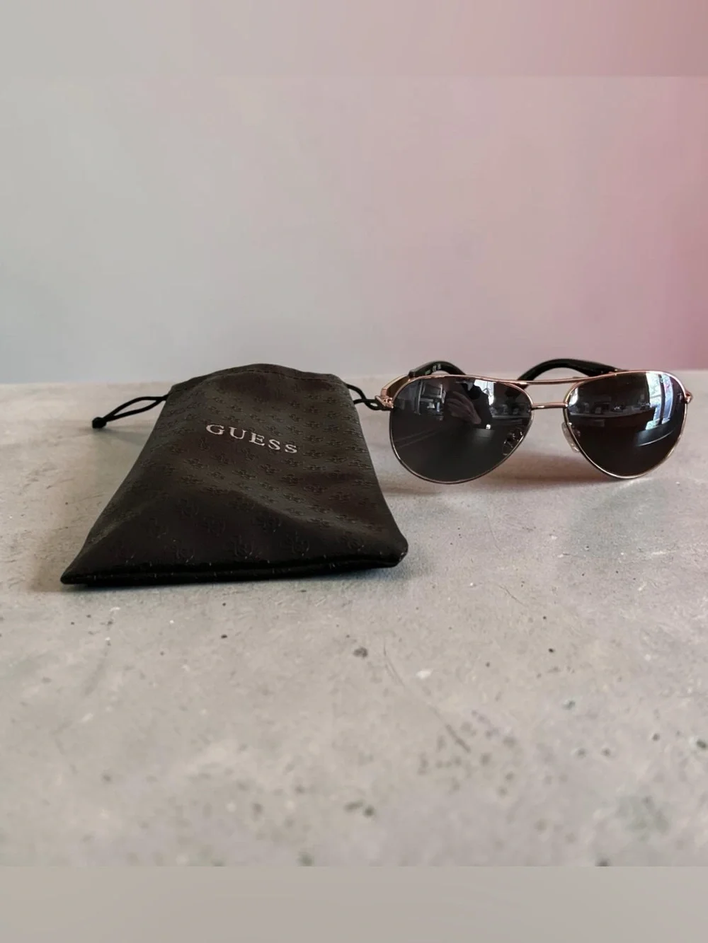 IN EXCELLENT CONDITION! GUESS AVIATOR SUNGLASSES ROSE GOLD SMOKE MIRROR LENSES